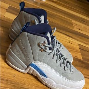 Jordan 12 retro Grey University Blue